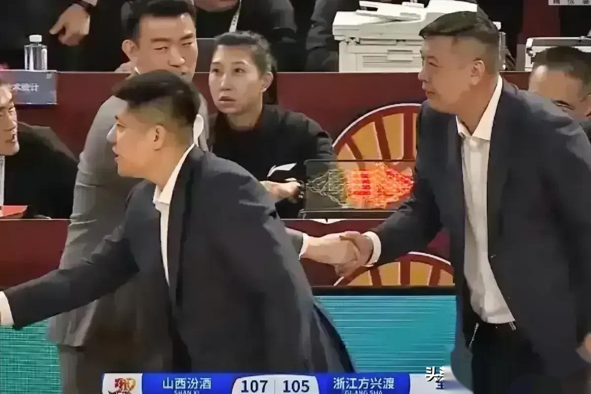 爆冷首场状态出色，公牛观众沸腾！，库里重返赛场引发球迷热议的简单介绍