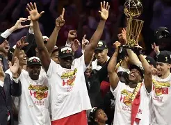 欧冠赛程吃紧,金州勇士集结日回应争议,气氛紧张,阵容厚度经受考验(欧冠淘汰赛赛程表) 欧冠赛程吃紧,金州勇士集结日回应争议,气氛紧张,阵容厚度经受考验(欧冠淘汰赛赛程表)