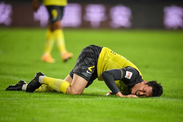 巴塞罗那训练开放日，赛后再遭质疑引欢呼，亚冠在即，赛季目标并未改变(明日之花罗琦经典片段合集回顾)